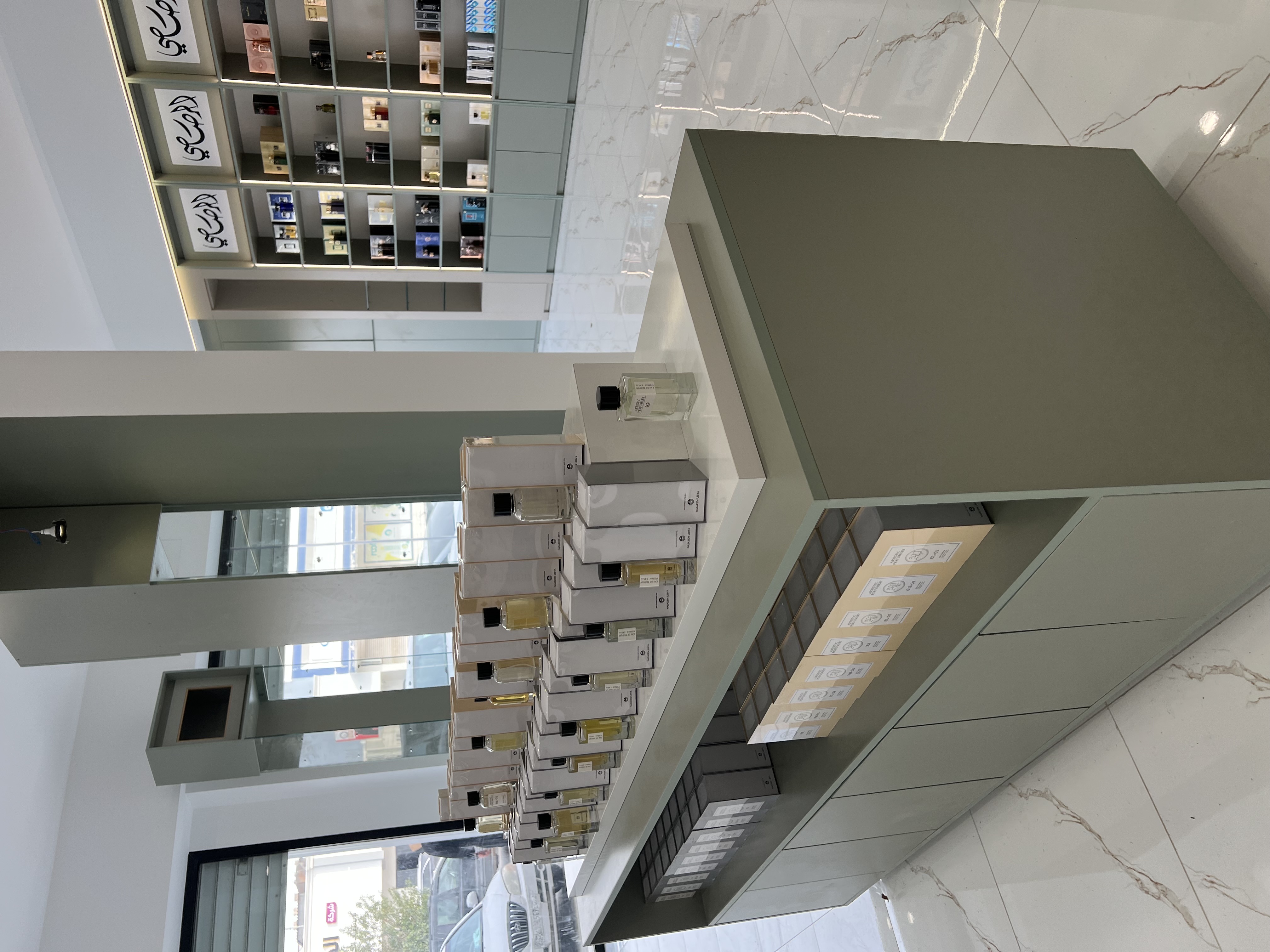 تفاصيل مجموعة العطور